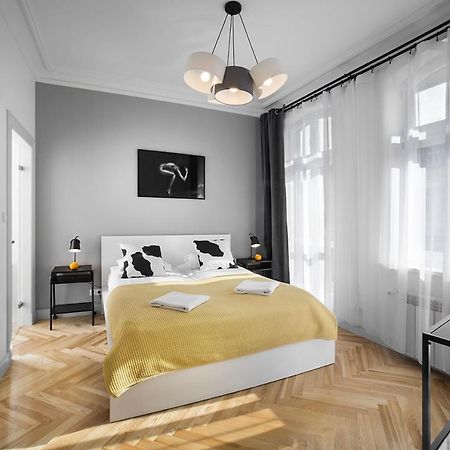 Apartamenty Pomaranczarnia Poznań Exteriör bild