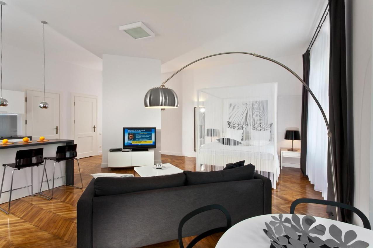 Apartamenty Pomaranczarnia Poznań Exteriör bild