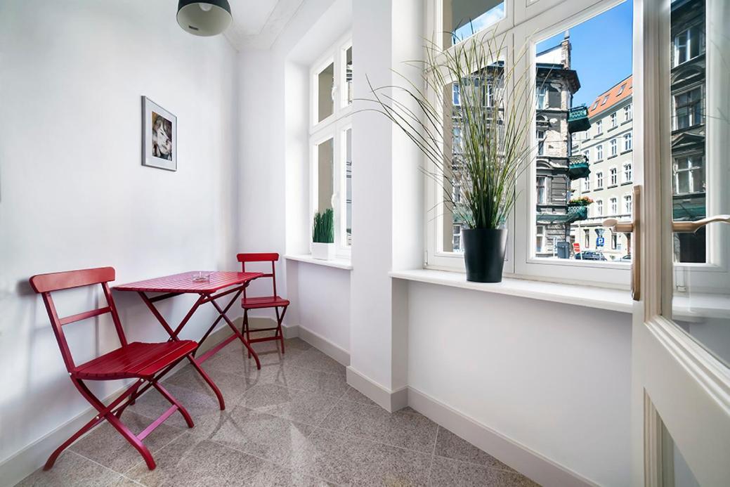 Apartamenty Pomaranczarnia Poznań Exteriör bild